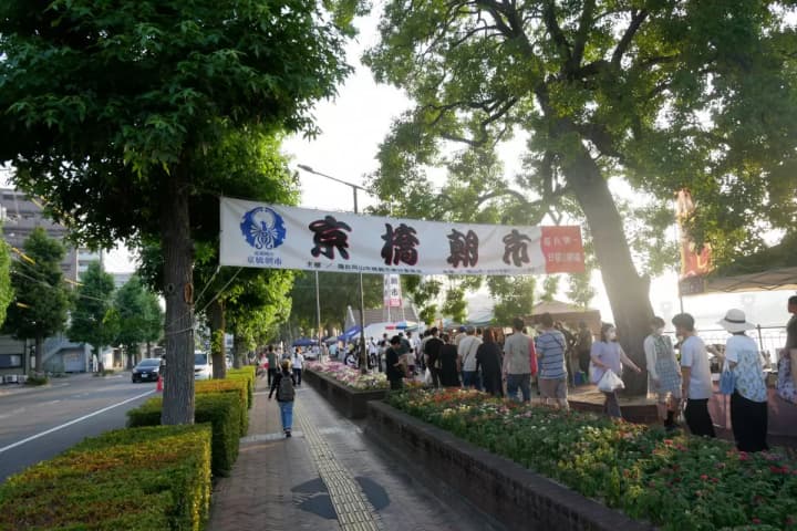 朝5時から行列ができるクレイジーな朝市「備前岡山京橋朝市」で食べ歩き